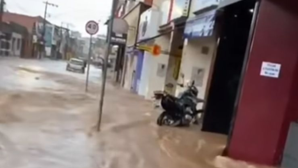 Chuvas voltam a provocar estragos em Barbacena na segunda (25)