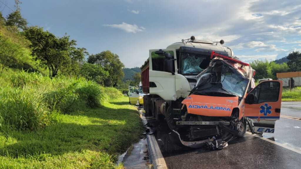MP denuncia dono de ambulância por homicídio doloso após acidente fatal na BR-040