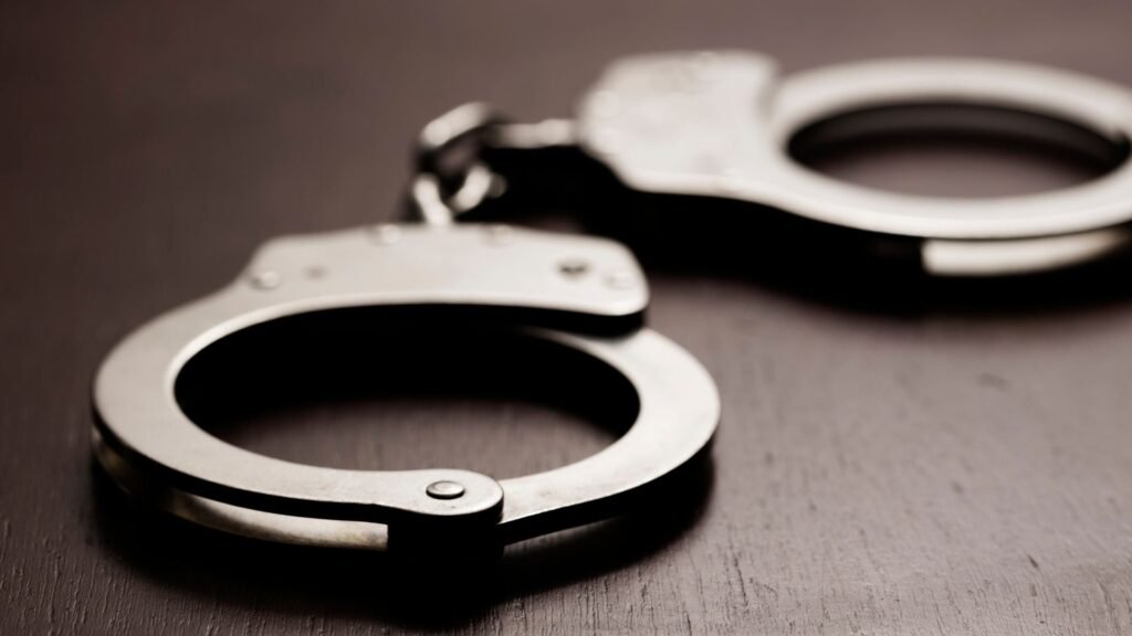 Dupla de jovens foi presa por tráfico de drogas a caminho de uma festa em Barbacena
