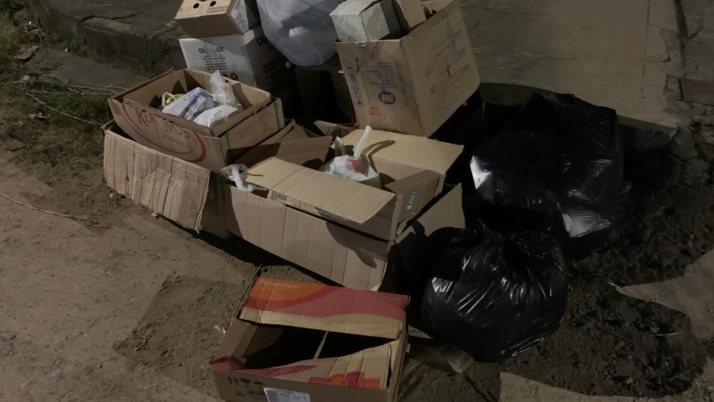 Lixo acumulado gera problemas a moradores de Barbacena