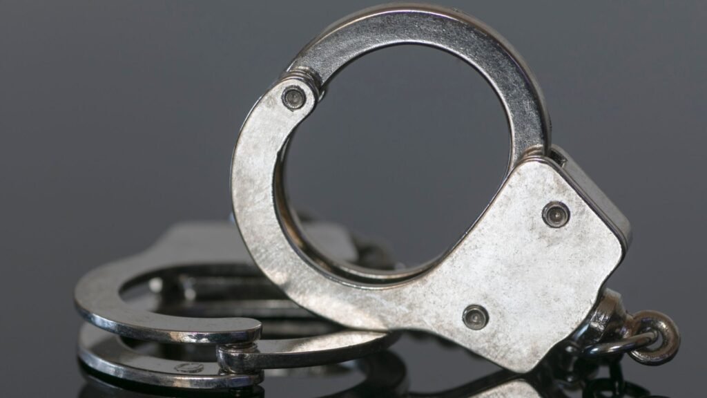 Homem é preso após agredir e roubar o celular da própria mãe em Barbacena