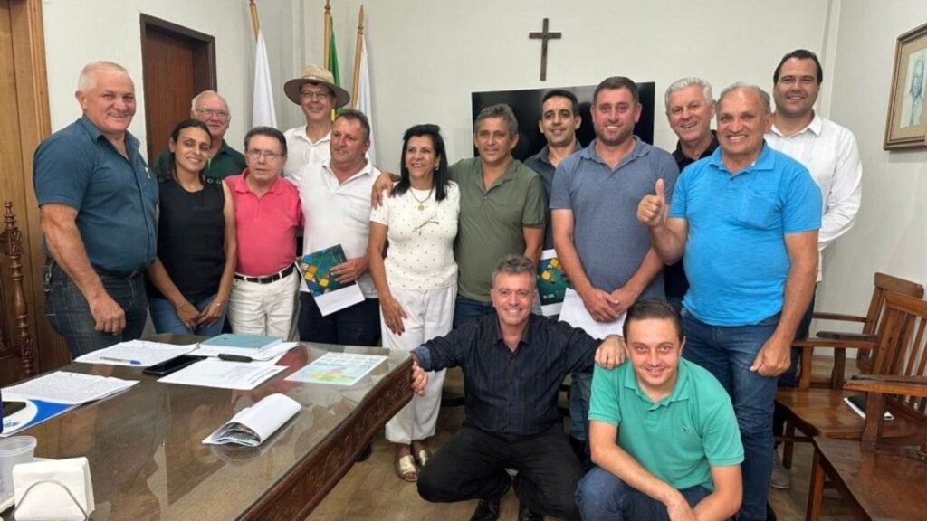 Vereadores de Barbacena formalizam comprometimento com produtores rurais
