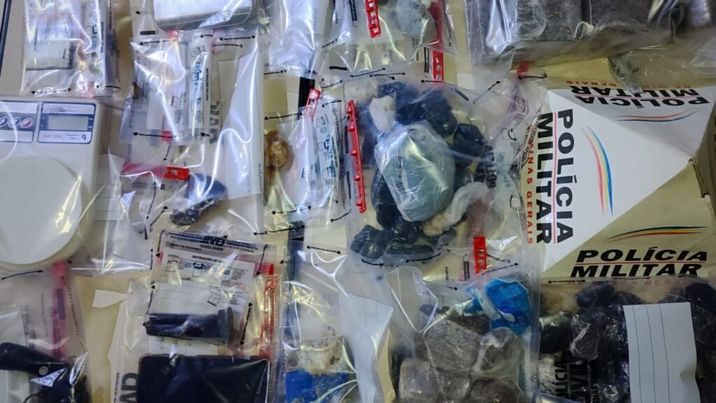 Homem é preso com grande quantidade de cocaína, crack e maconha em Barbacena