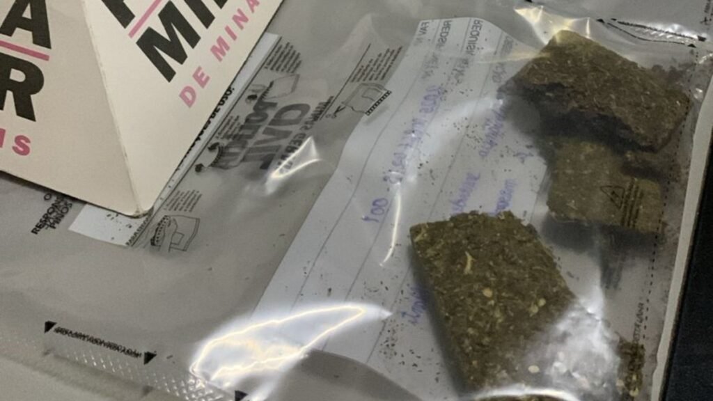 Homem é flagrado com tabletes de maconha em Barbacena