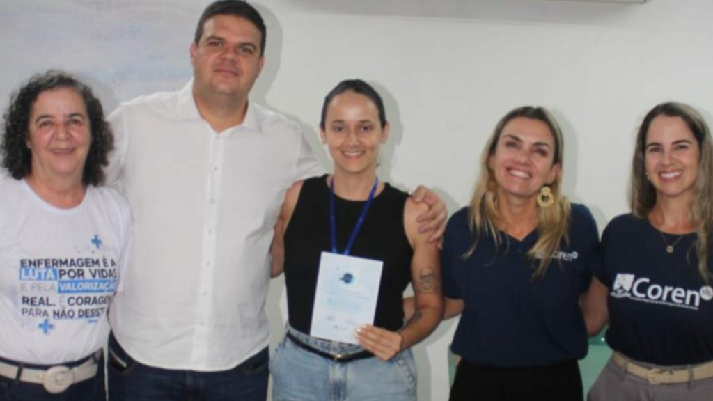 Coren-MG homenageia RT de Enfermagem em Barbacena