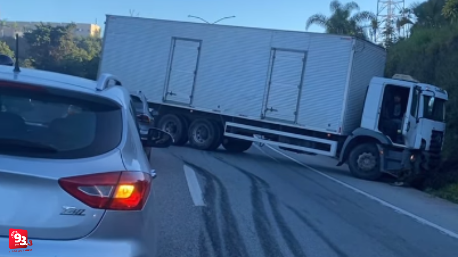 Leia mais sobre o artigo Engavetamento com atropelamento deixa dois feridos e causa congestionamento na BR-040