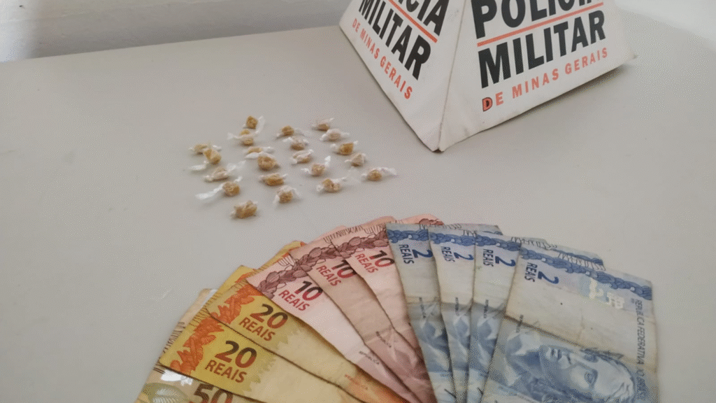 Menor é flagrado com drogas escondidas na boca