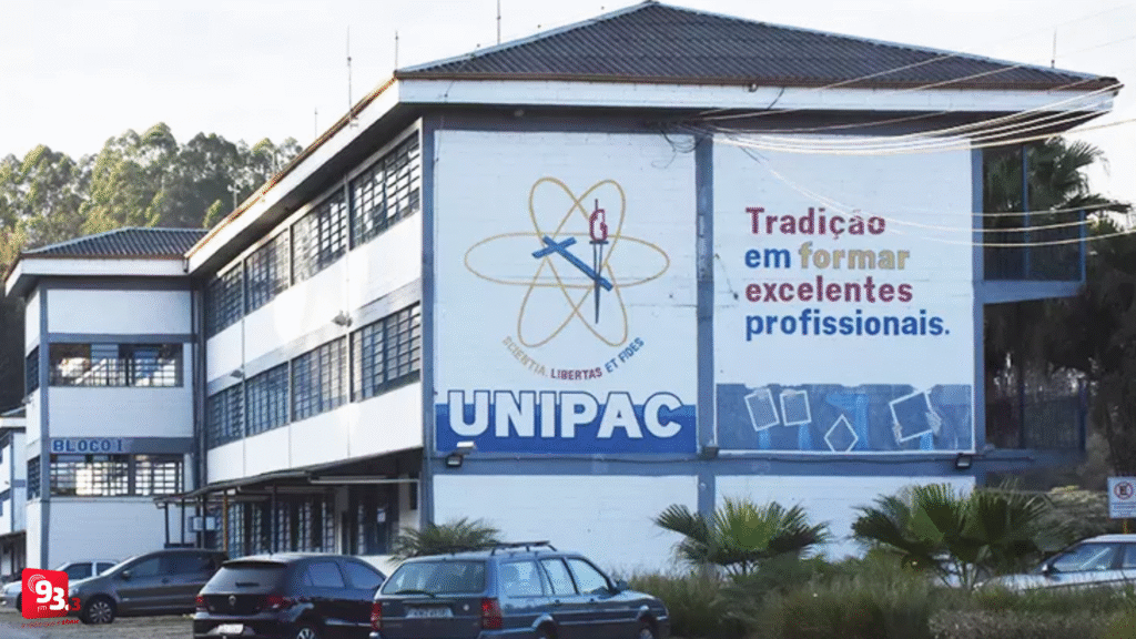 Alunos de Fisioterapia da Unipac promovem ação contra a violência à pessoa idosa em Barbacena