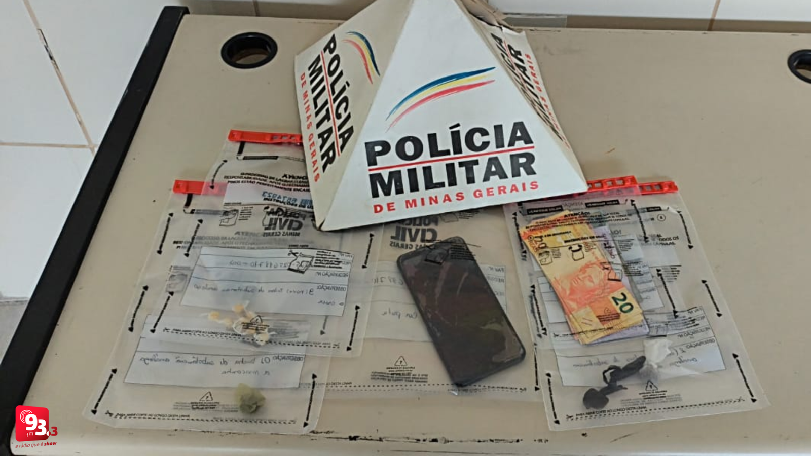Leia mais sobre o artigo Homem é preso com drogas no Vista Alegre, em Barbacena