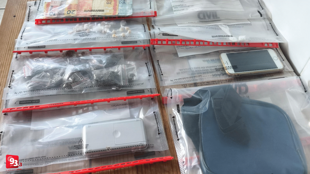 Menor de 13 anos, aliciado pelo tráfico, é apreendido com 30 pedras de crack em Barbacena