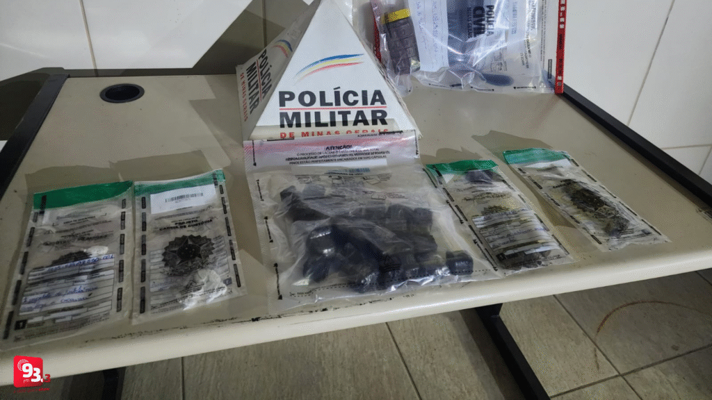 Polícia apreende cocaína e maconha com rapaz de 18 anos em Barbacena