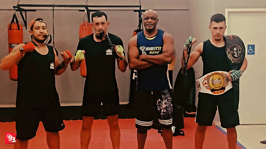 Atletas de Barbacena conquistam destaque em competições regionais de boxe com medalhas e cinturões