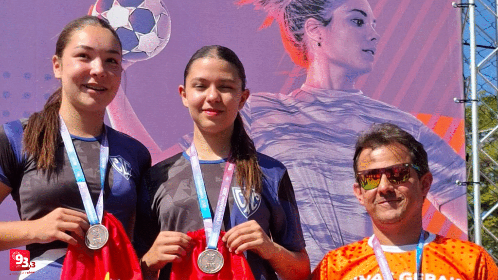 CVIC de Barbacena conquista 3º lugar no Vôlei de Praia Feminino do JEMG 2025
