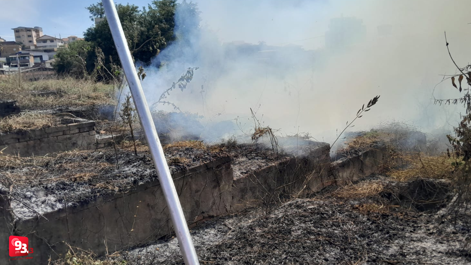 Incêndio destrói metade do antigo Cemitério da Paz em Barbacena