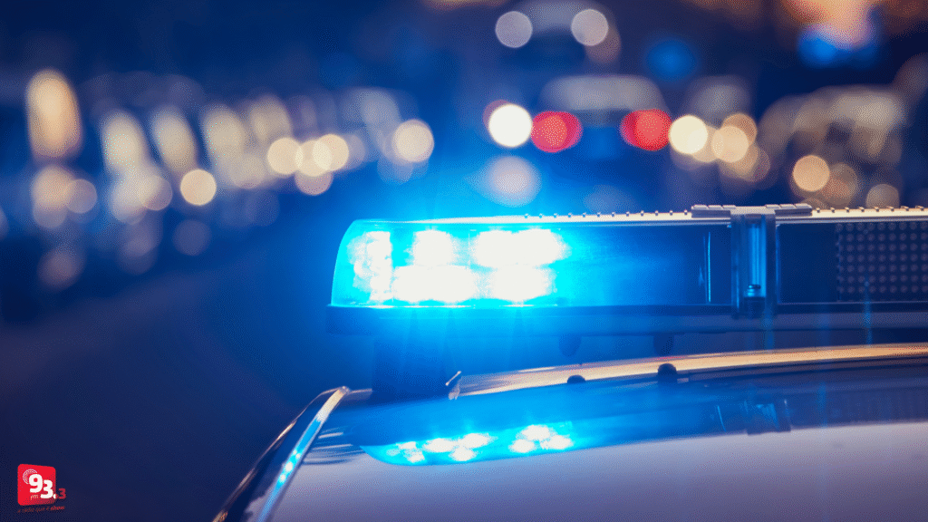 Mulher em surto ameaça crianças com faca em ônibus, em Barbacena