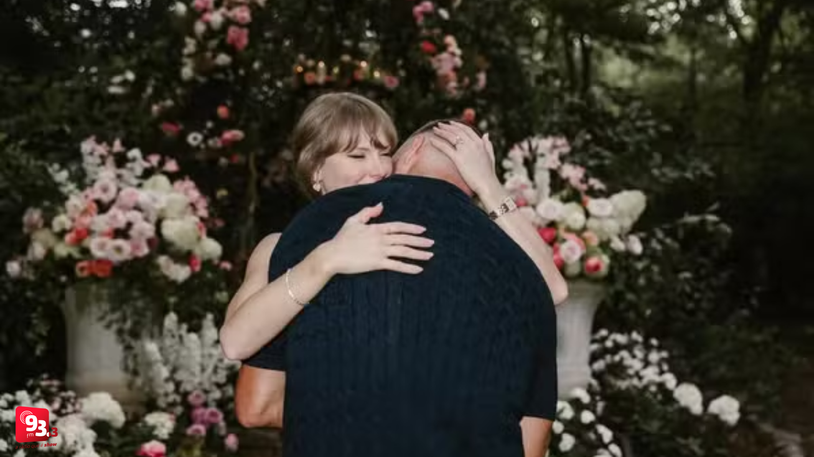 Taylor Swift e Travis Kelce anunciam noivado