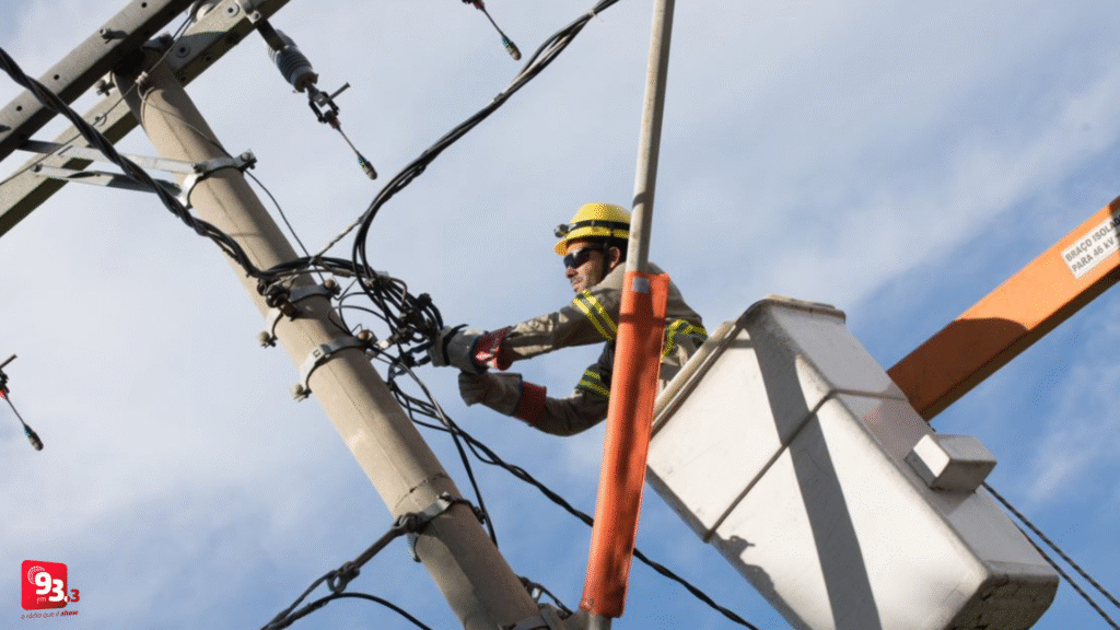 Cemig abre inscrições para concurso de eletricista em Barbacena e região