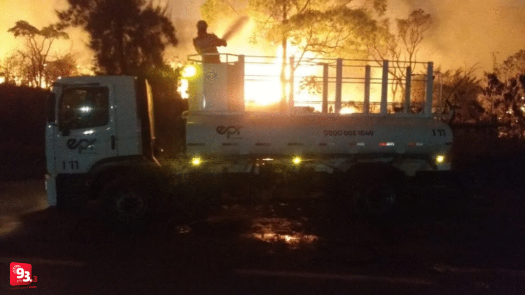 Áreas queimadas triplicam em um mês na BR-040. Carandaí e Barbacena concentram os principais focos