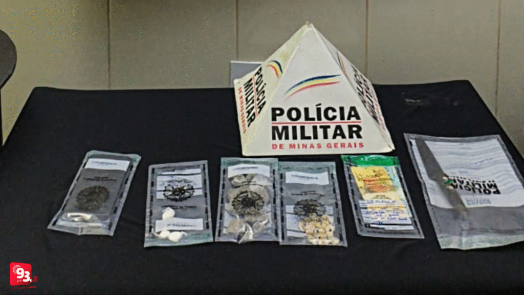 PM apreende drogas e arma branca em ação no bairro Grogotó, em Barbacena