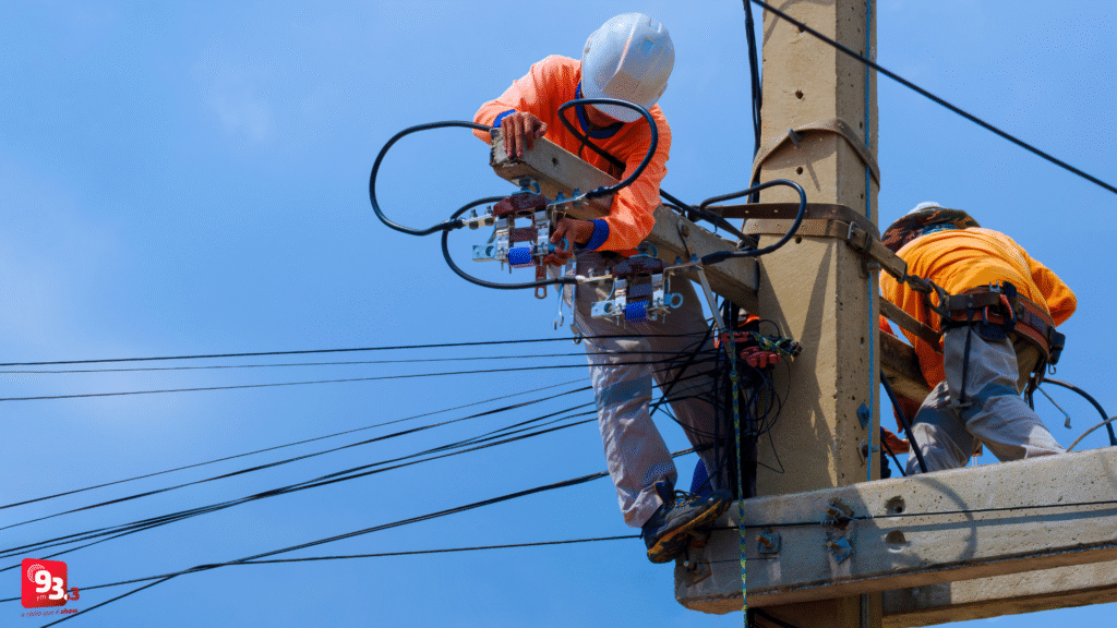 Cemig realiza manutenção na rede elétrica no bairro Pontilhão, em Barbacena