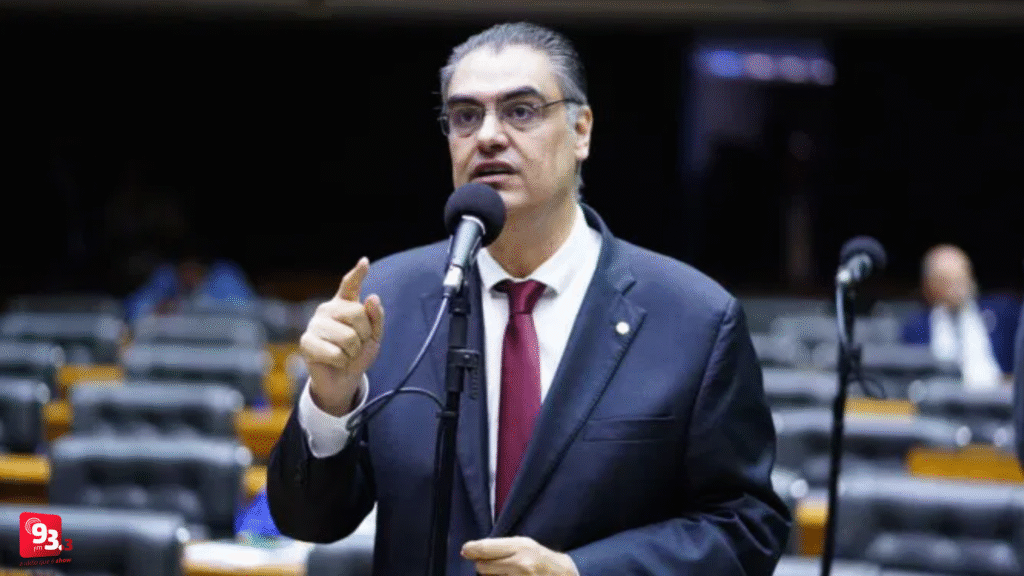 Lafayette de Andrada defende urgência em projeto de anistia e afirma que decisão é ato de soberania do Congresso