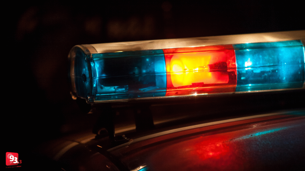 Homem cai de telhado e tenta engolir drogas ao tentar fugir da PM em Barbacena