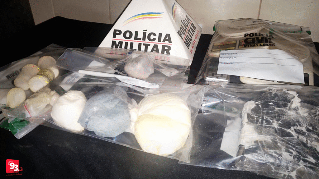 Polícia encontra drogas escondidas em pasto em Barbacena