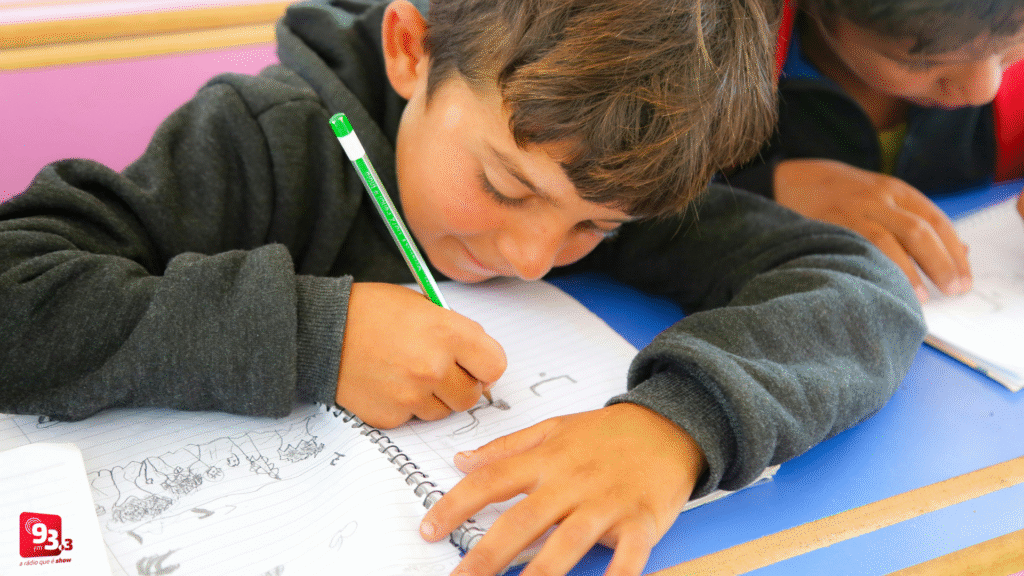 Barbacena abre inscrições para concurso de redação e desenhos das escolas municipais