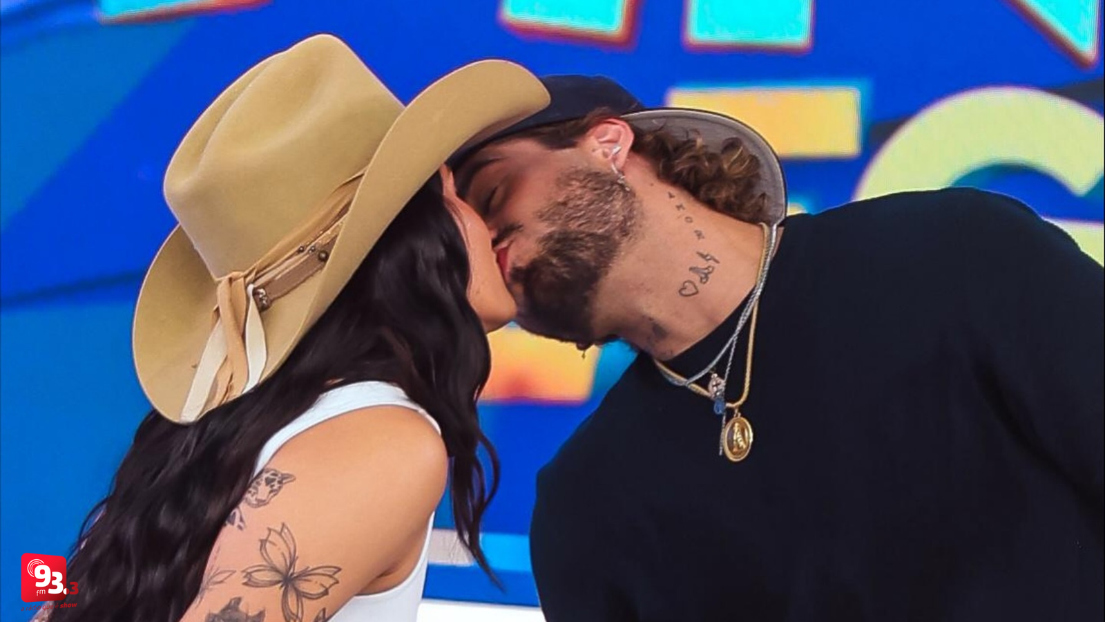 Ana Castela e Zé Felipe deram o primeiro beijo em público desde que assumiram estarem namorando.
