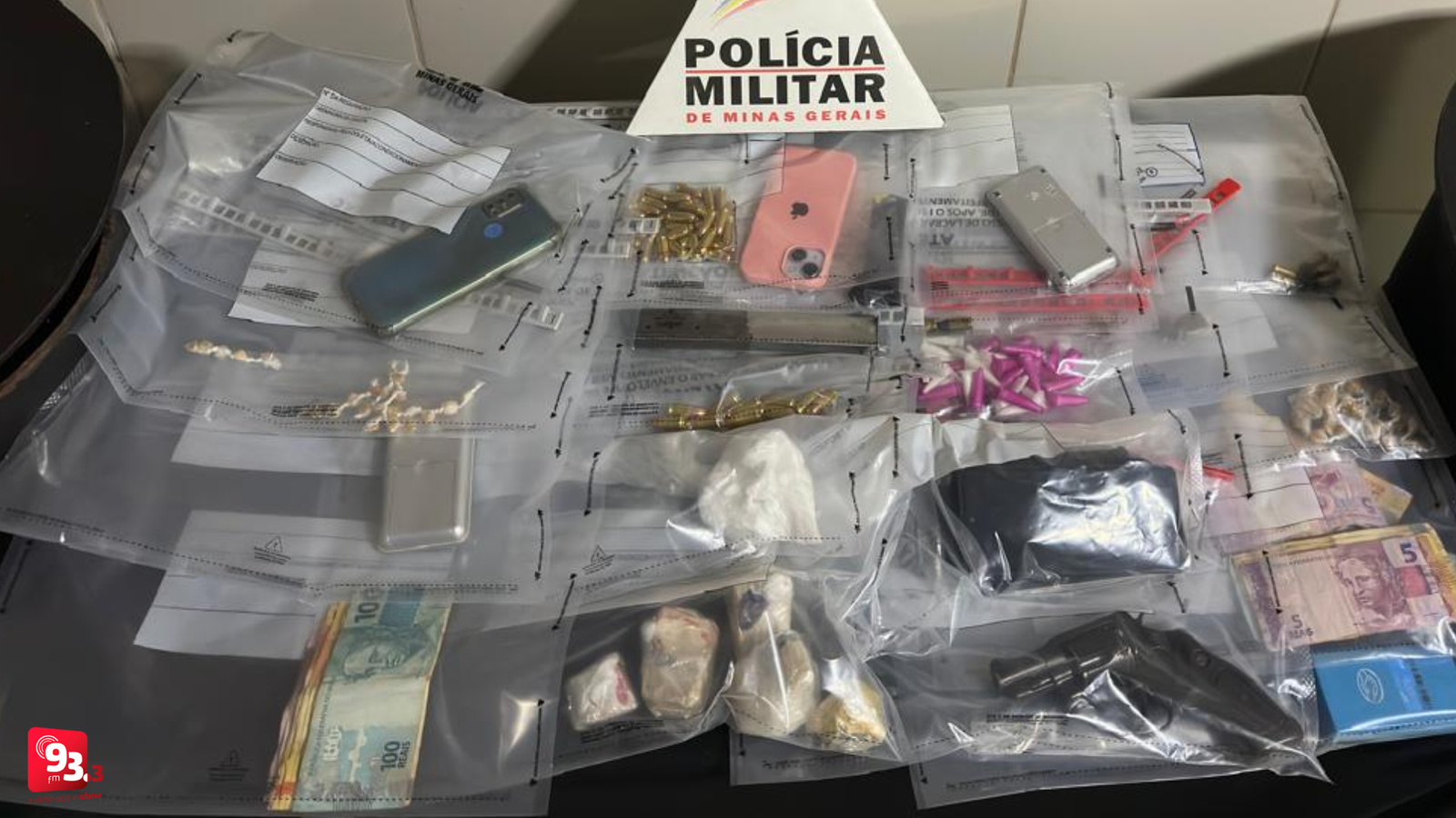 Leia mais sobre o artigo Três pessoas são presas em ação contra o tráfico de drogas em Barbacena