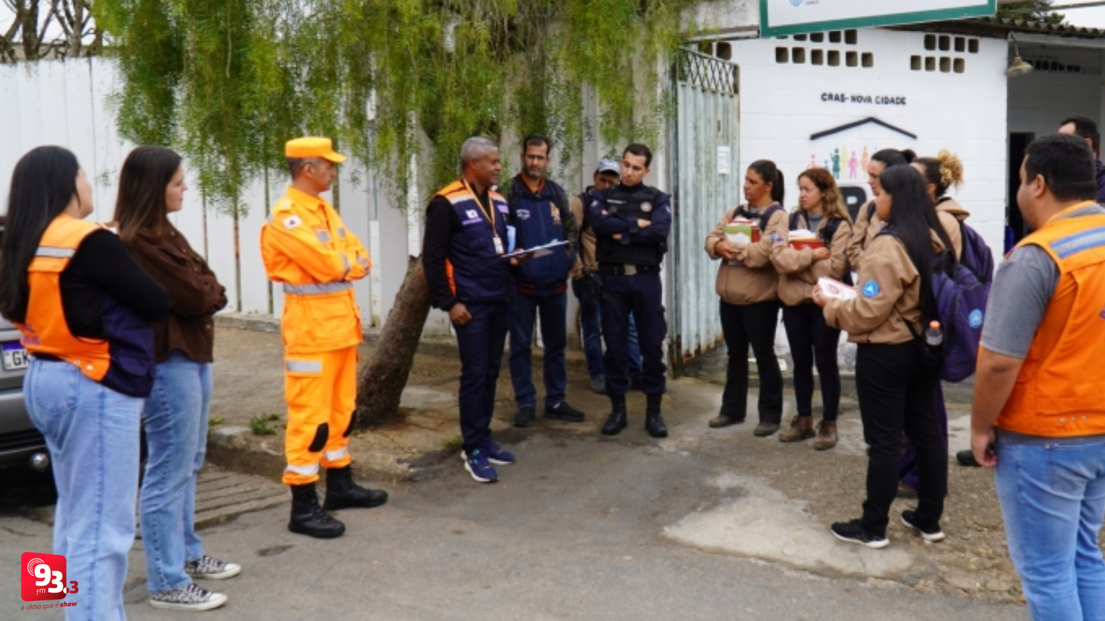 Leia mais sobre o artigo Defesa Civil realiza ação de conscientização sobre cuidados e riscos durante chuvas intensas