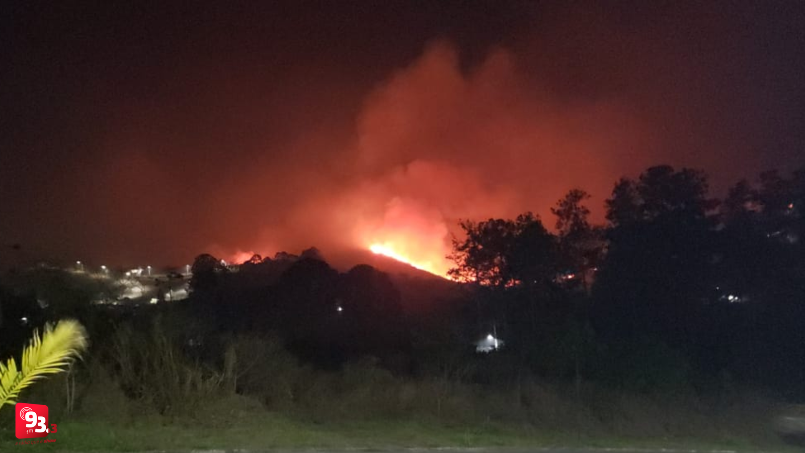 Leia mais sobre o artigo Bombeiros e brigadistas iniciam terceiro dia de combate na Serra de São José