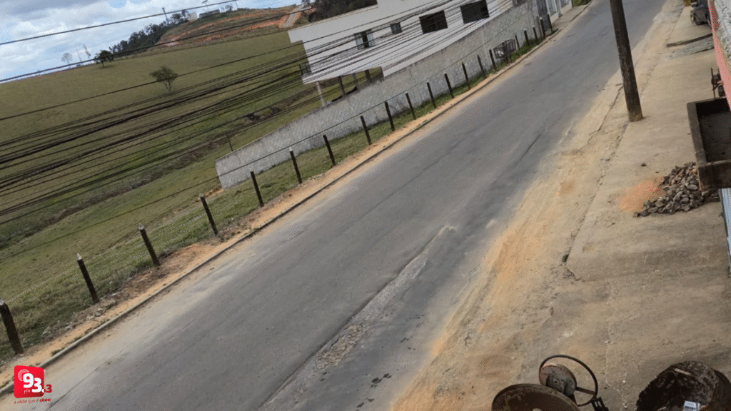 Em Barbacena, moradores do bairro Ipanema reclamam de descaso em obras na Rua Basílio de Morais