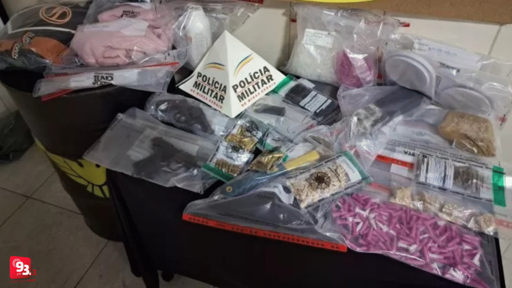 Dupla é flagrada com drogas e armas em Barbacena