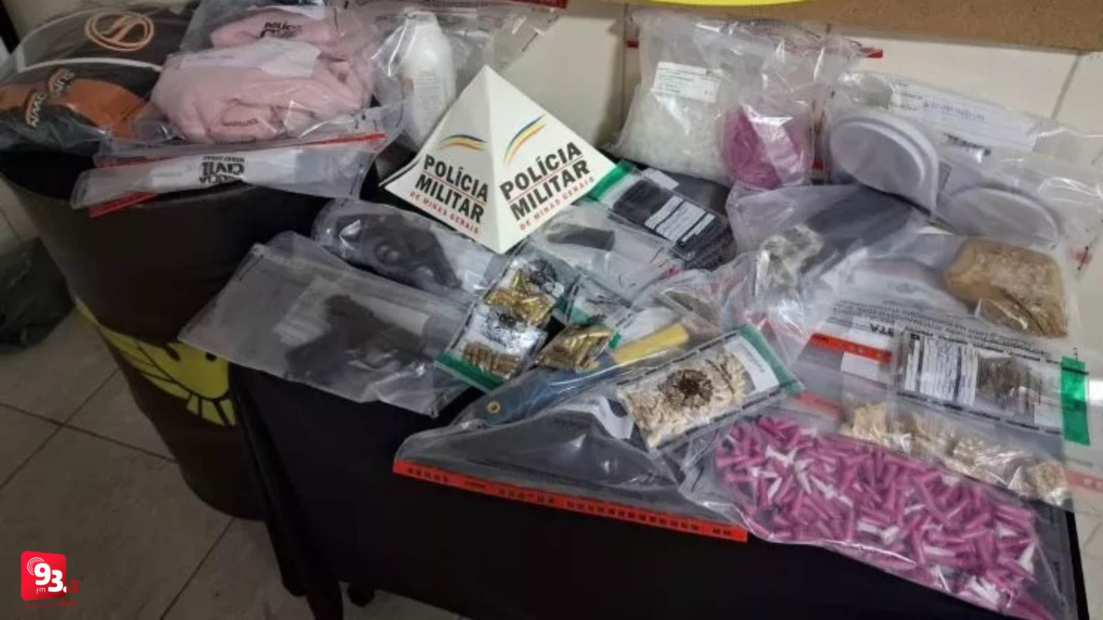 Leia mais sobre o artigo Dupla é flagrada com drogas e armas em Barbacena