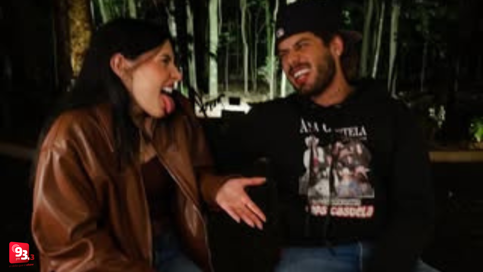 Zé Felipe rebate crítica sobre exposição do namoro com Ana Castela com resposta bem-humorada e direta.