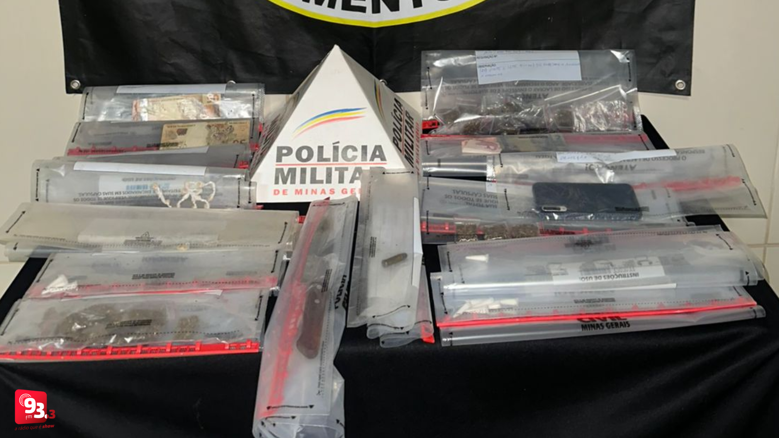Leia mais sobre o artigo Mais de 60 porções de drogas são apreendidas no bairro Pontilhão, em Barbacena