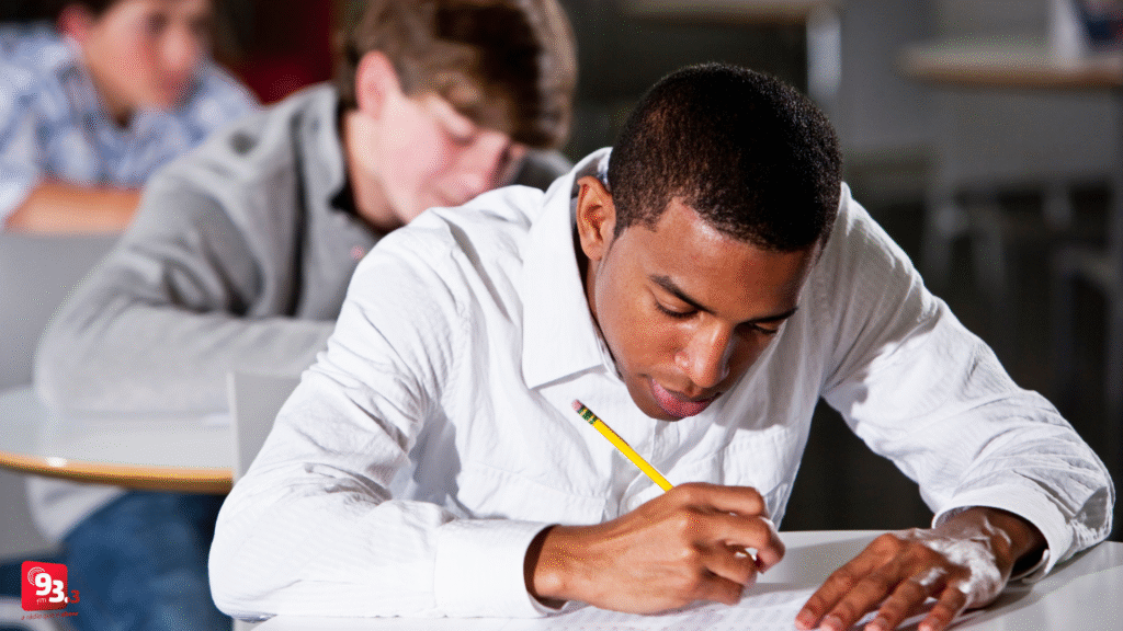 Mais de 5 mil candidatos devem participar do Enem em Barbacena neste domingo