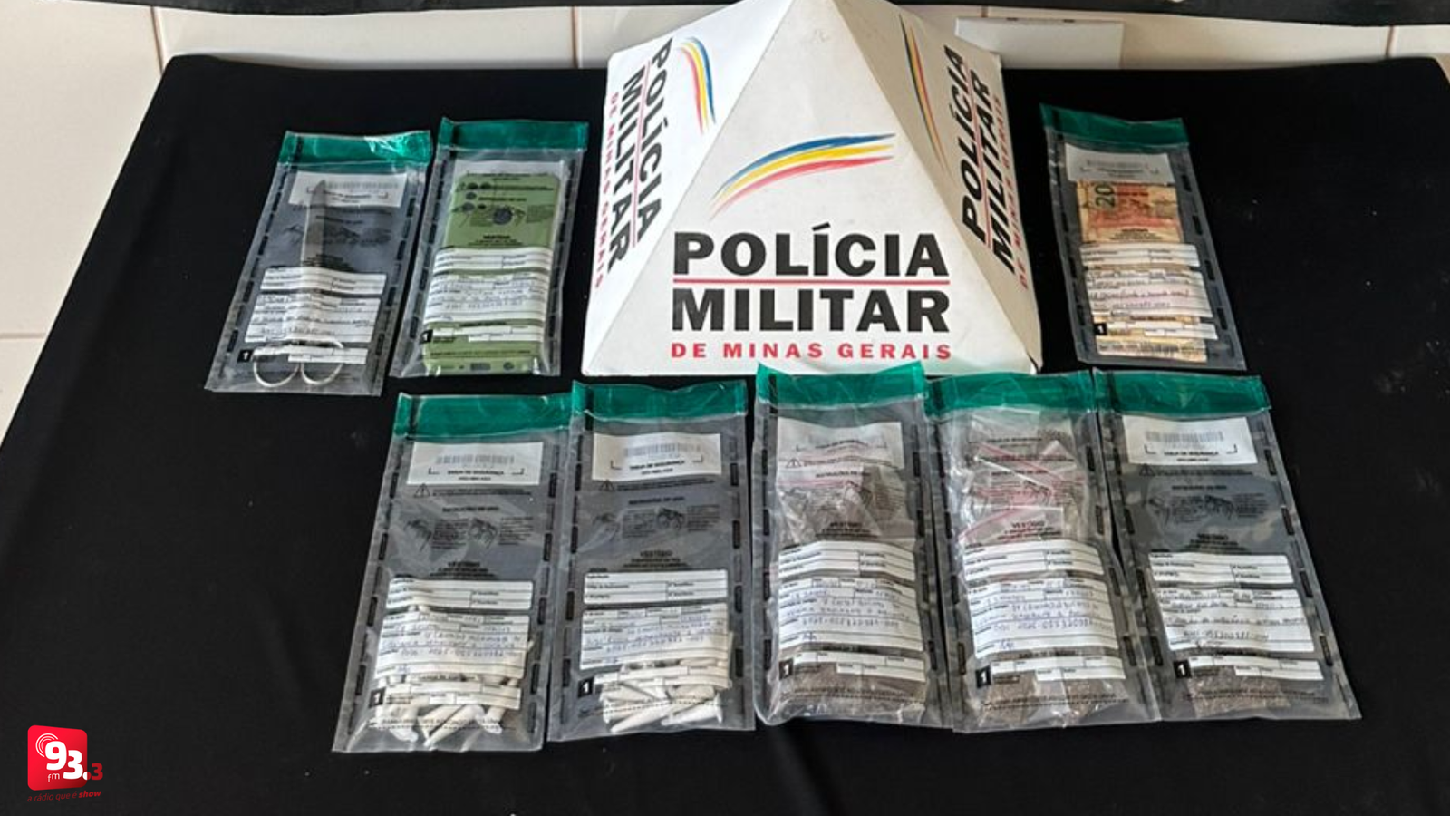 Leia mais sobre o artigo PM apreende 27 pinos de cocaína e 21 buchas de maconha e prende homem por tráfico no Pontilhão