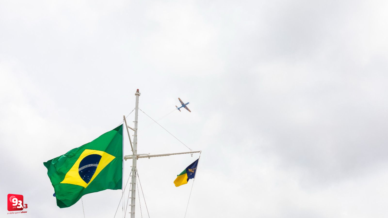 Leia mais sobre o artigo Barbacena recebe sobrevôos de aeronaves da FAB na formatura da Epcar