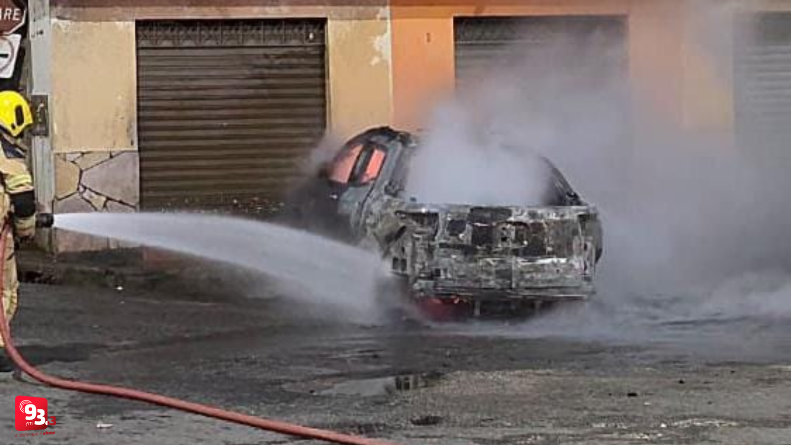 Leia mais sobre o artigo Bombeiros controlam incêndio em camionete em Lafaiete