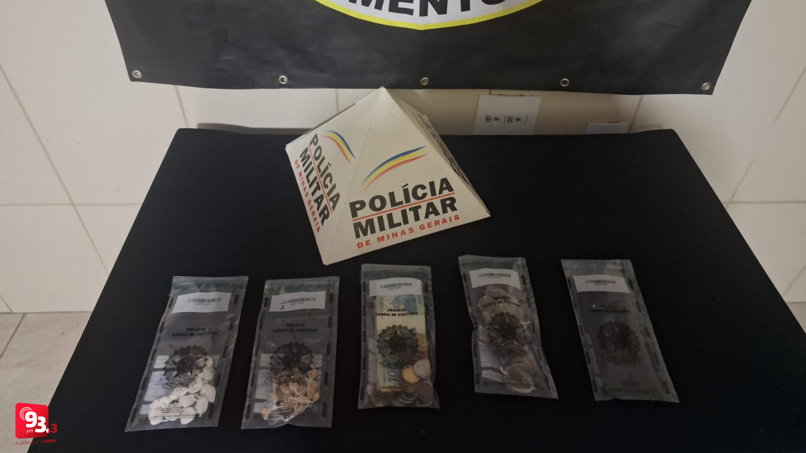 Leia mais sobre o artigo Homem é flagrado vendendo drogas no bairro Grogotó, em Barbacena