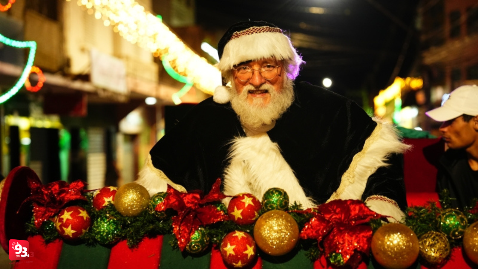 Leia mais sobre o artigo Sábado tem chegada do Papai Noel em Barbacena