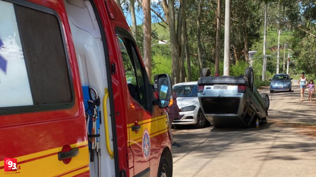 Motorista fica ferido em capotamento na comunidade das Margaridas, em Barbacena