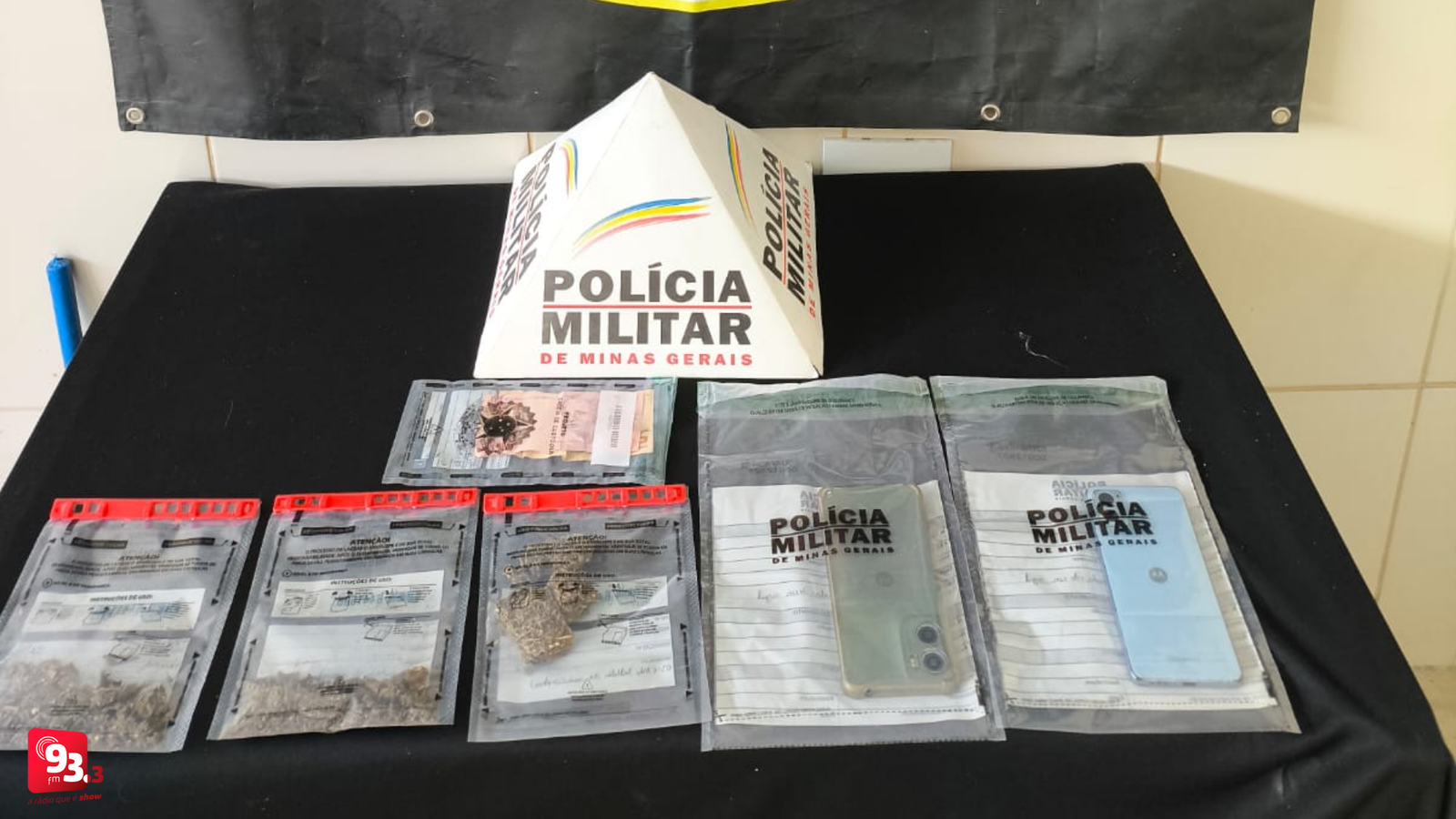 Leia mais sobre o artigo Homem tenta engolir drogas durante abordagem policial em Barbacena