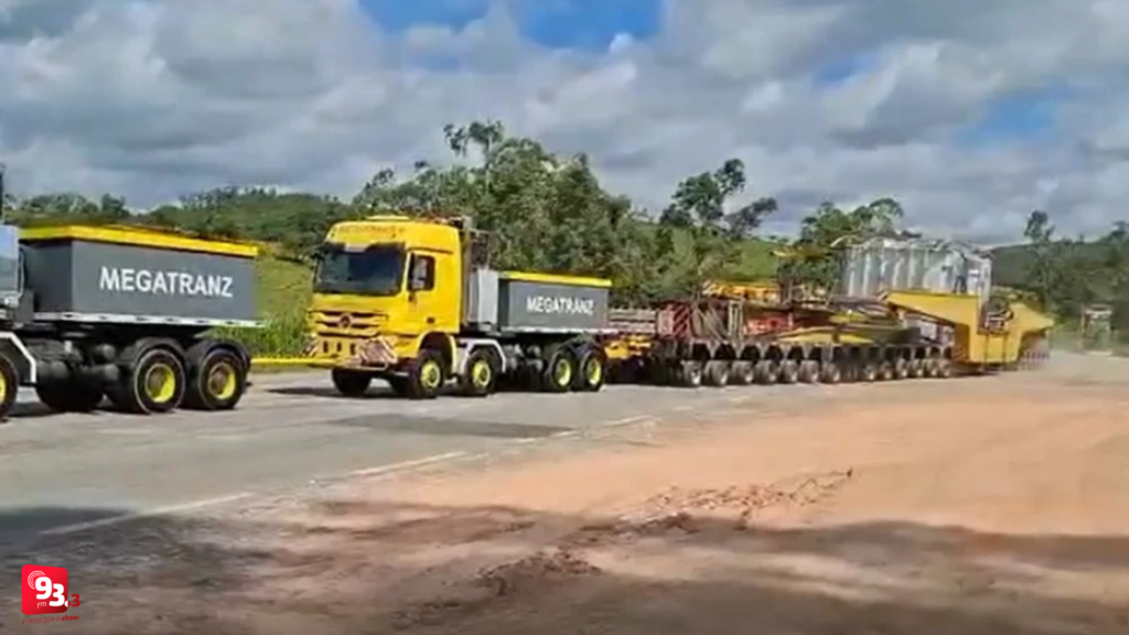 Carga especial de 540 toneladas passa por Barbacena