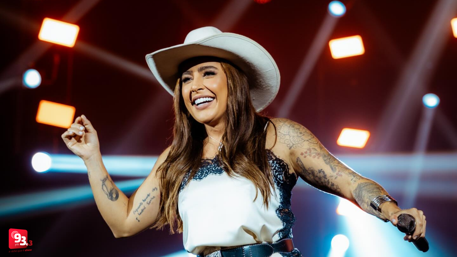 Lauana Prado anuncia gravidez e emociona fãs em show no Rio