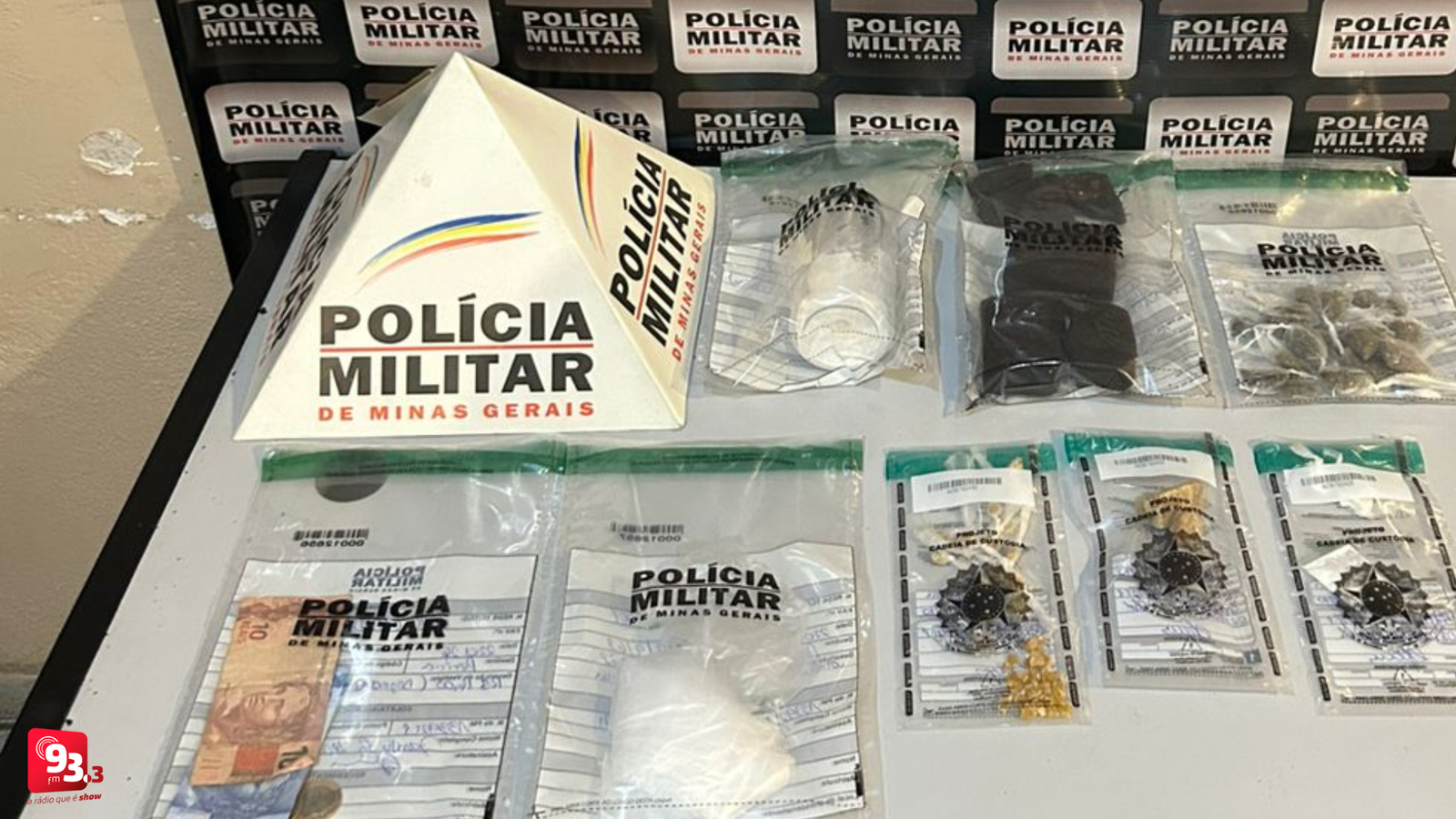 Leia mais sobre o artigo Homem é preso por tráfico de drogas após perseguição policial em Santos Dumont