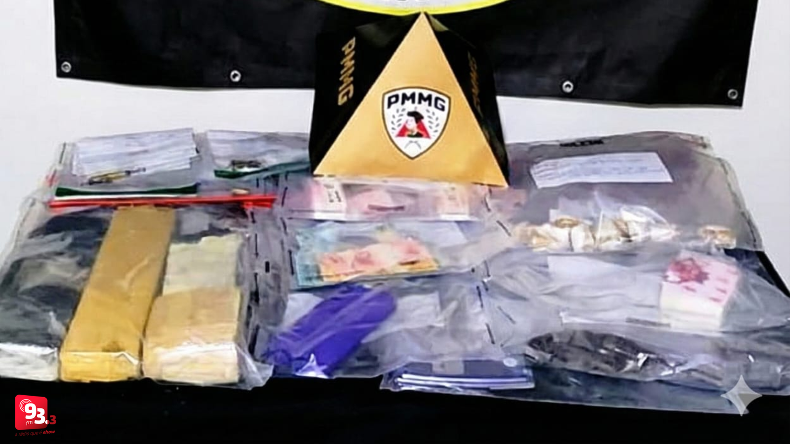 Leia mais sobre o artigo Polícia Militar apreende drogas e arma durante operação
