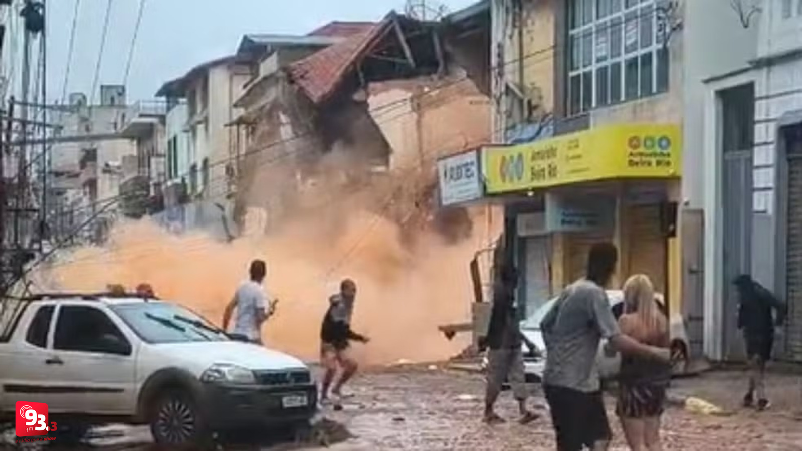 Leia mais sobre o artigo Chuva provoca mortes, desaparecidos e destruição em Ubá; município decreta calamidade pública